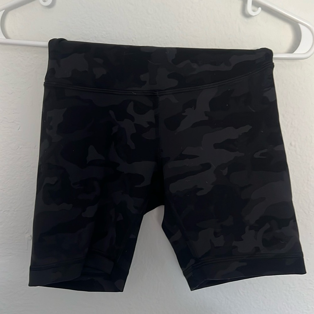 Lululemon black camo bike shorts